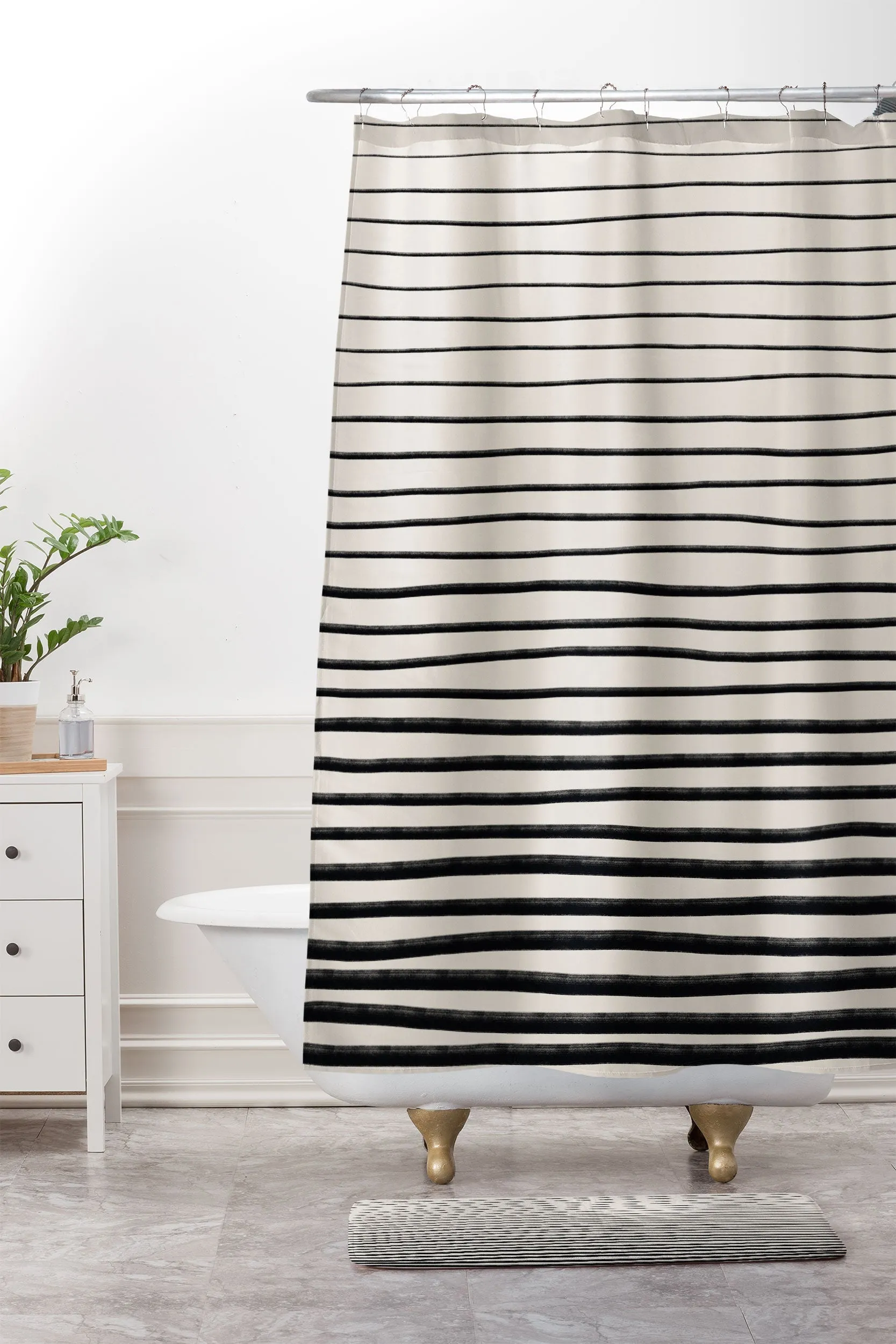 BLACK HORIZONTAL LINES MEMORY FOAM BATH MAT