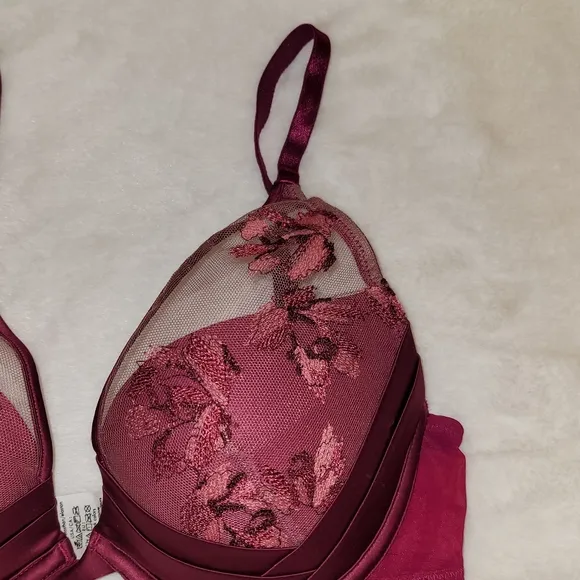 Calvin Klein Black Label Maroon Lust Plunge, Push-up Temptation Bra