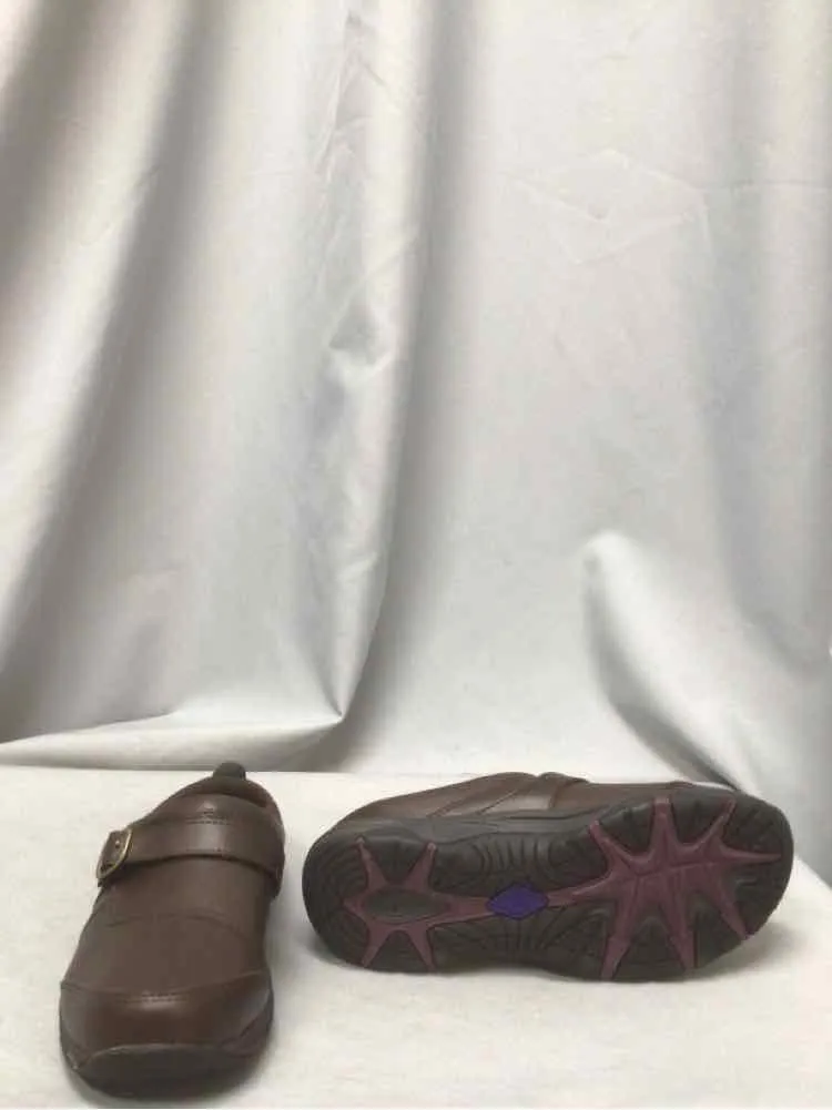 EASY SPIRIT SIZE 8 Ladies SHOES
