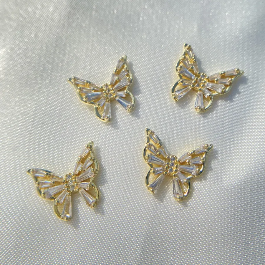 Extravagant Royal Charms