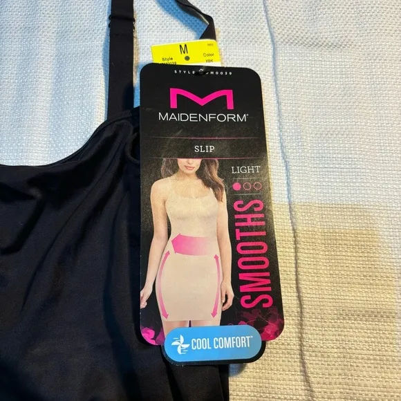 Maidenform Slip Smooths Light Size: M