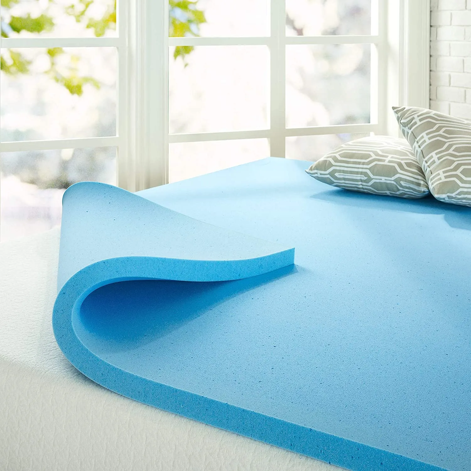 New Zinus OLB-MGT-150Q 1.5 Inch Gel Memory Foam Mattress Topper, Queen! Comes compressed rolled in box for easy transport! Retails $105 