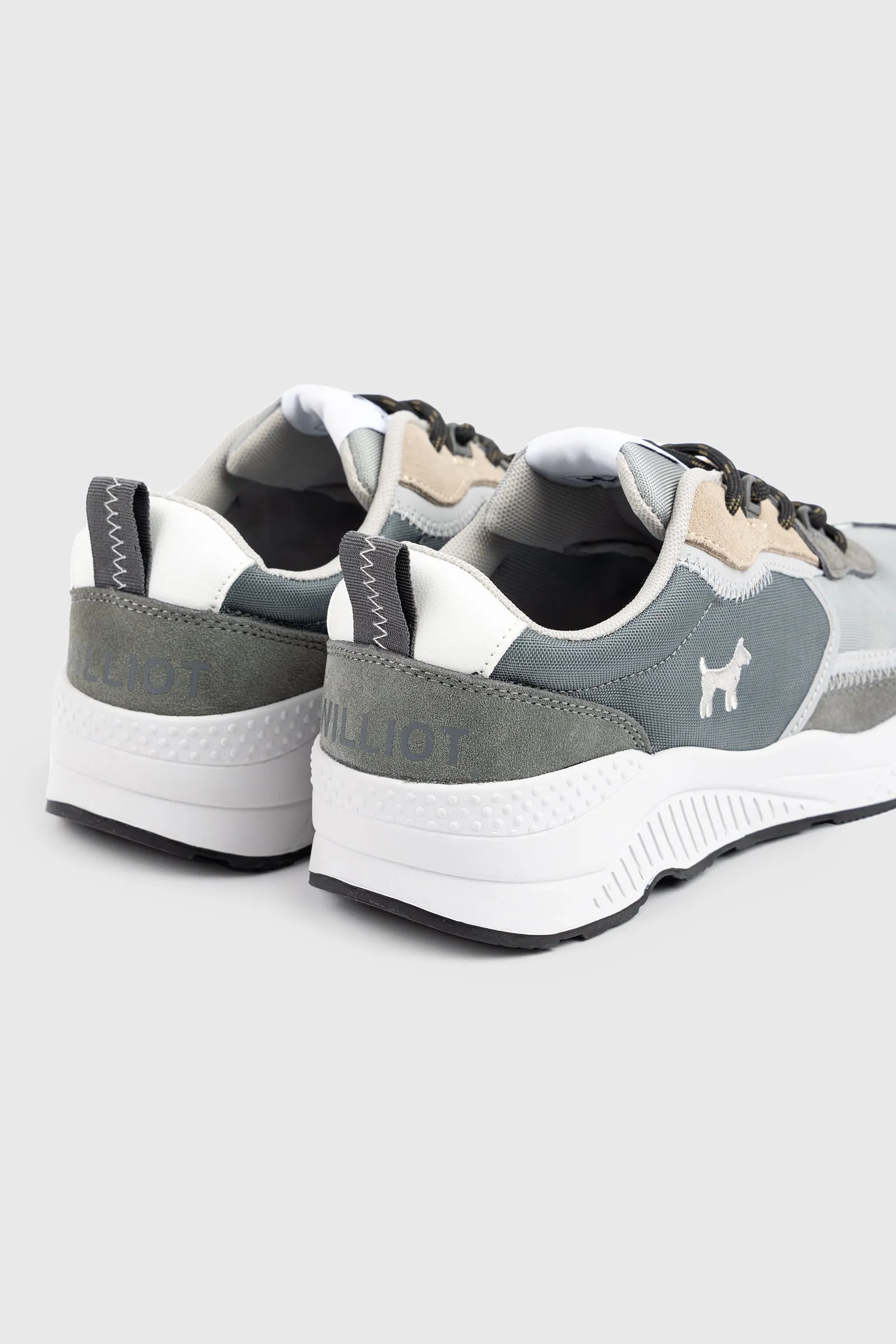 Sneaker Titán Gris