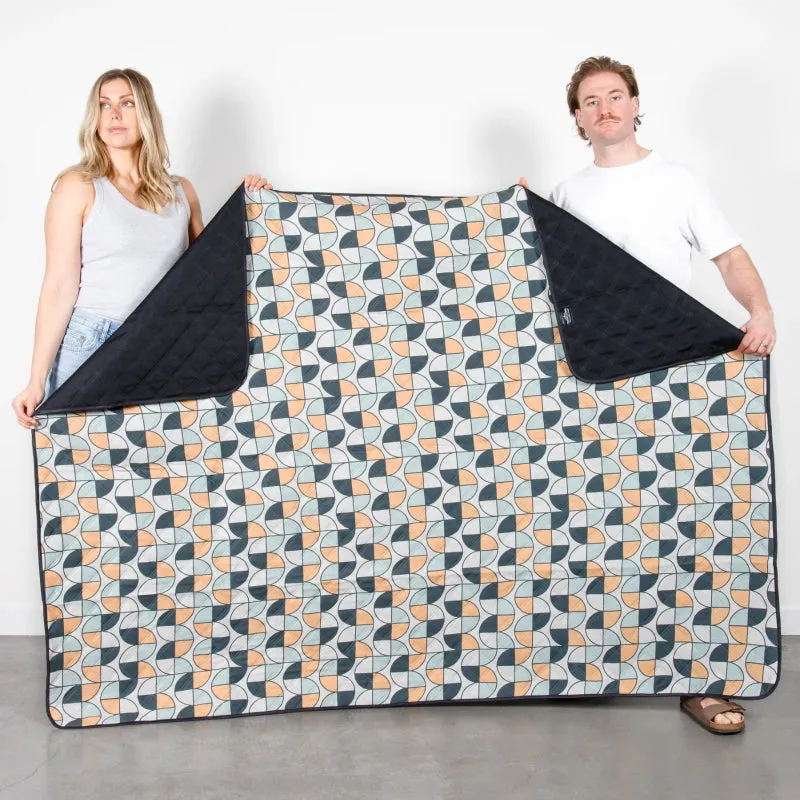 Tofino Towel THE EXCURSION | Packable Picnic Blanket