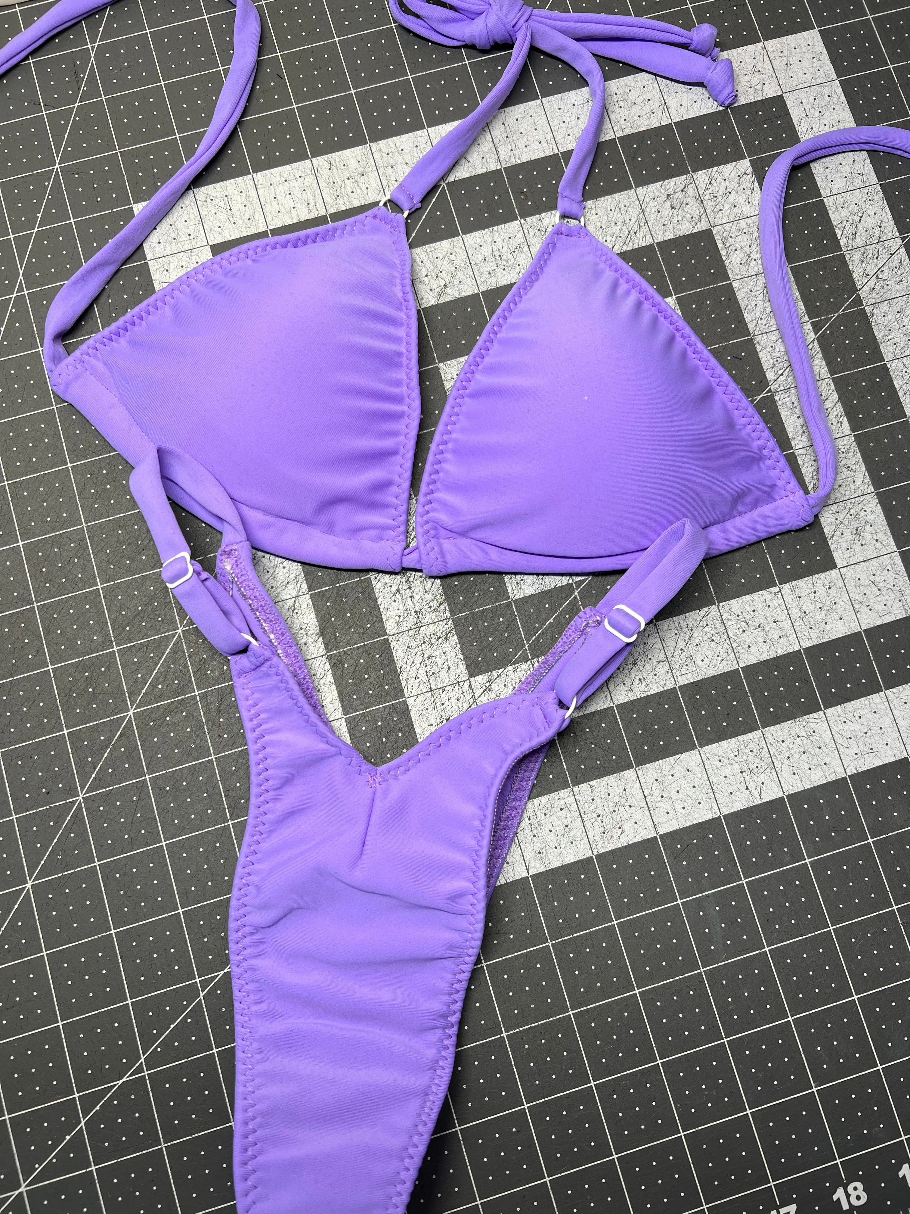 Wellness Posing / Dark Purple