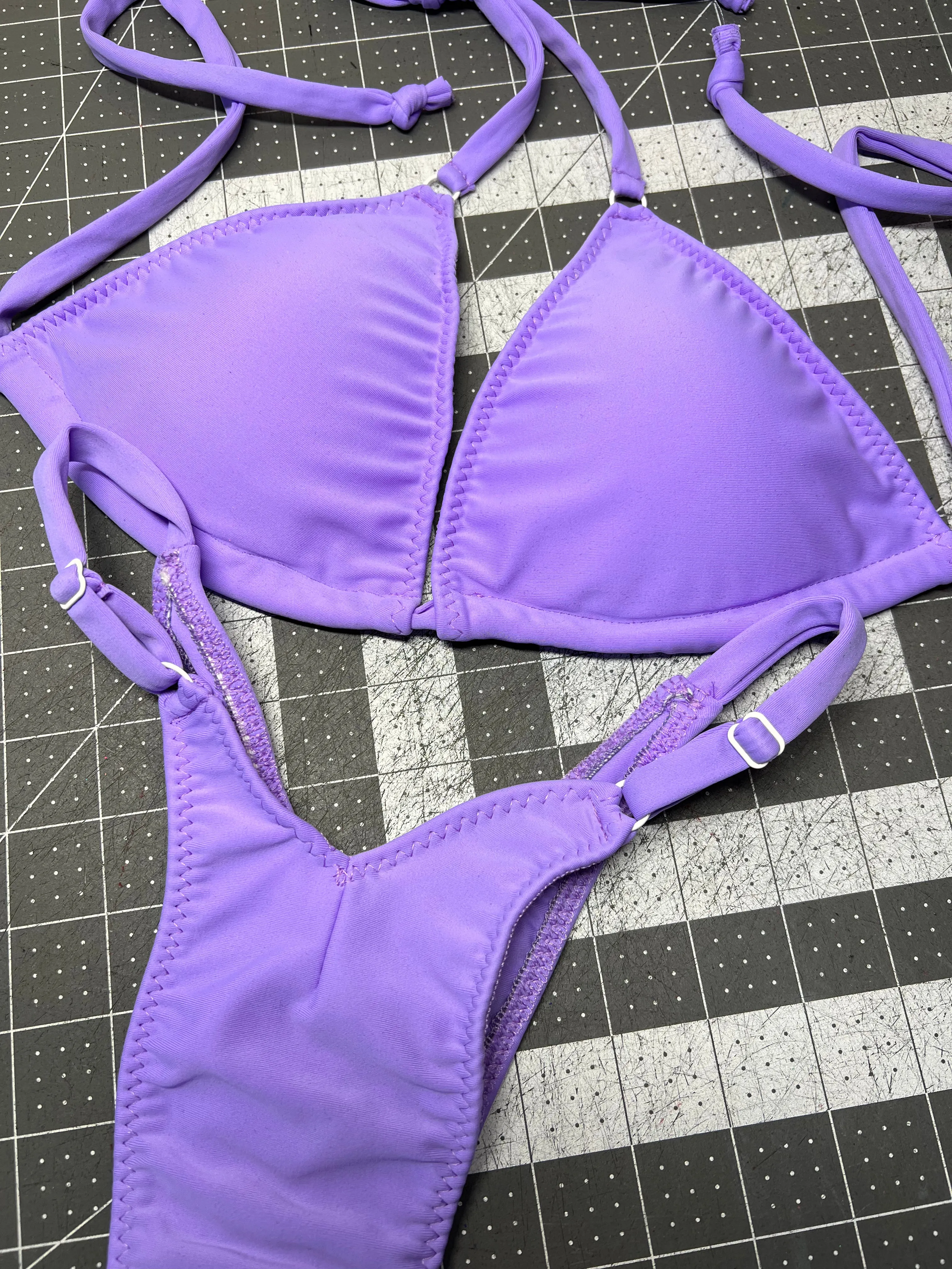 Wellness Posing / Dark Purple